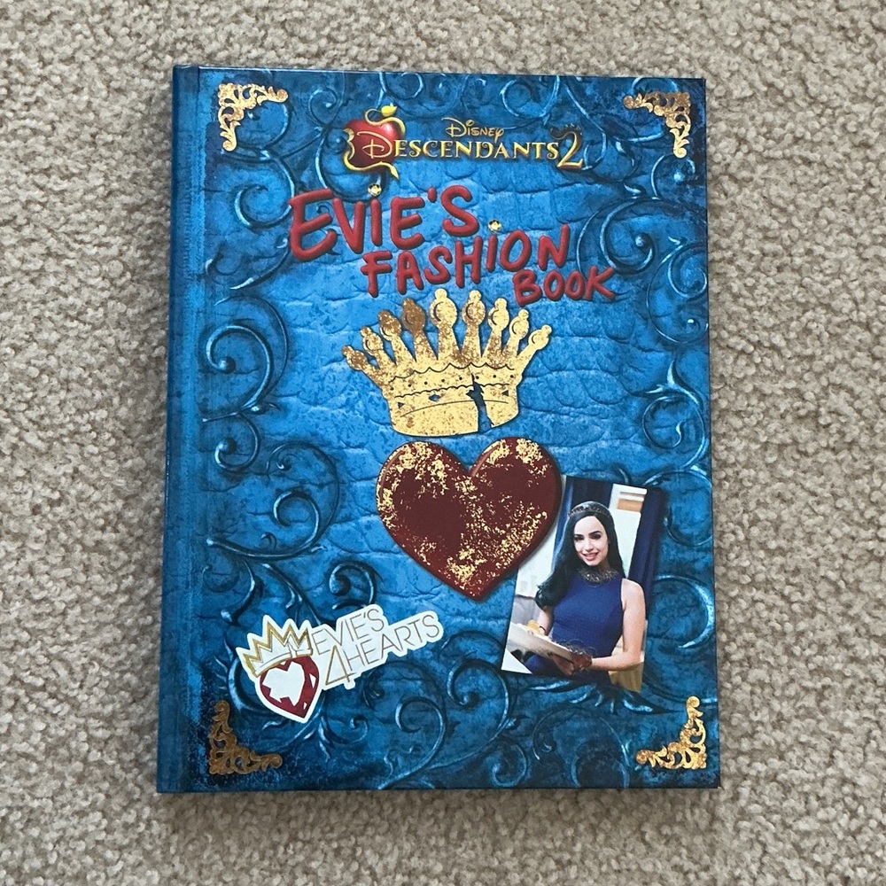 NEW Disney Descendants 2 Evie's Fashion Hardcover Book